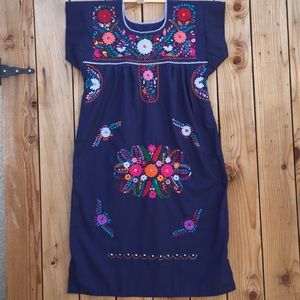 Mexican embroidered dress under knees size LARGE